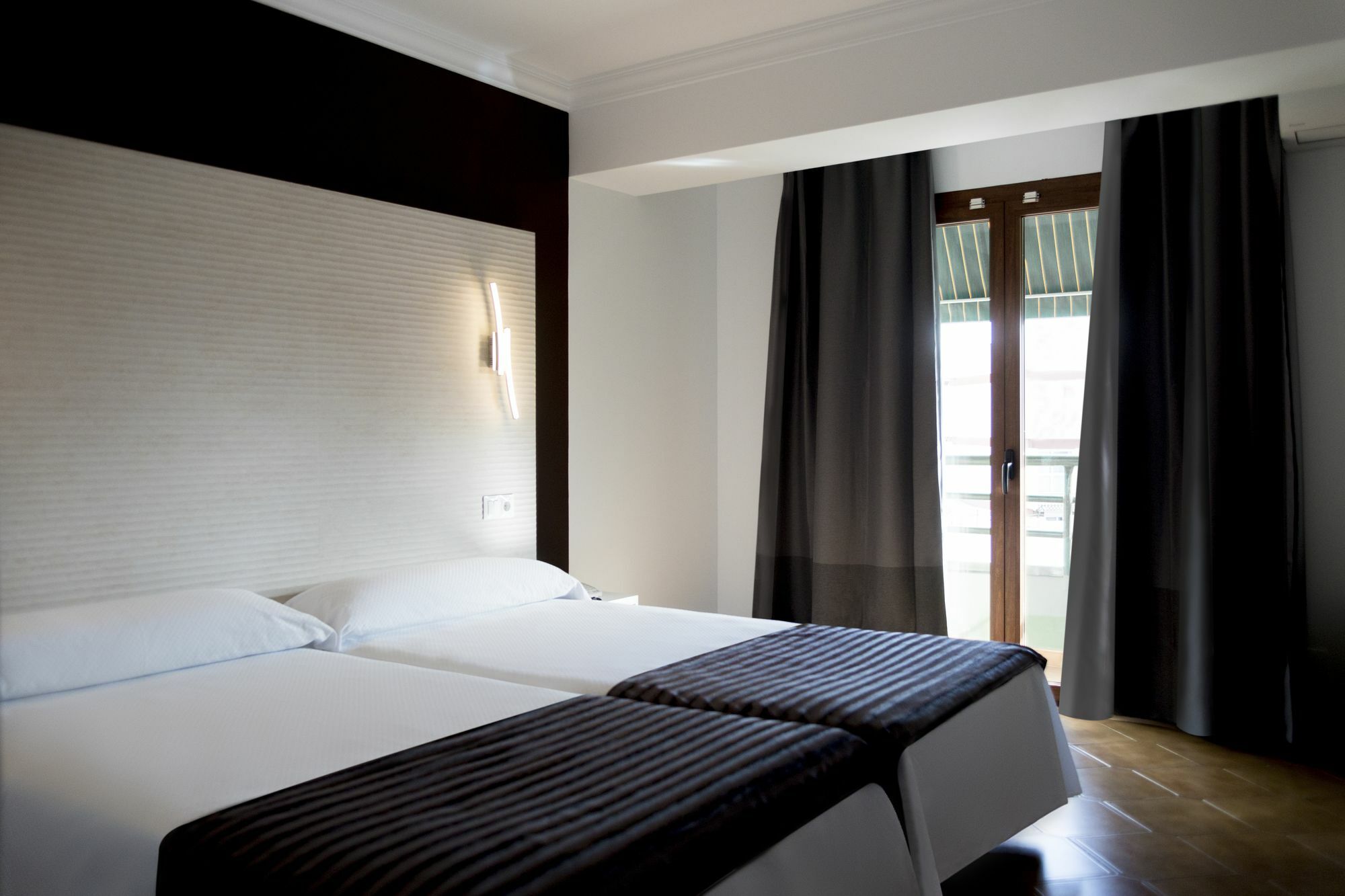 Hostal Alhambra - Adults Only Nerja Zewnętrze zdjęcie